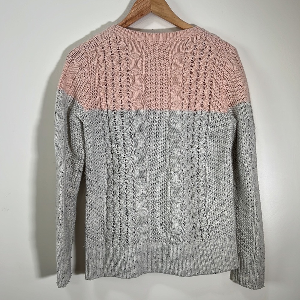 Banana Republic Sweater - Great Condition - Picture 2 of 6
